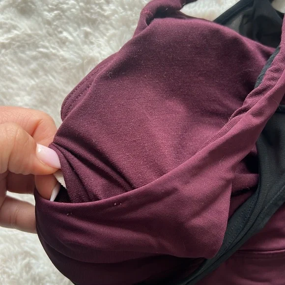 Lulu sportsbra, size 4, mesh overlay - Picture 3 of 4